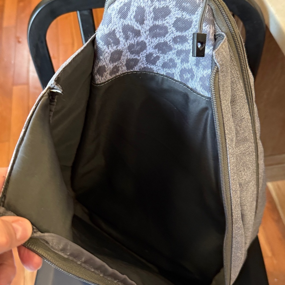 Tennis bag, backpack style.  Glove It brand. - Picture 3 of 4